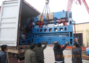China Cuadrado Hole Cercas Máquina de metal expandido para la malla de galvanizado proveedor