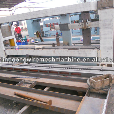 China Máquina de fabricación de malla de alambre blanco controlada por PLC Alta calidad proveedor