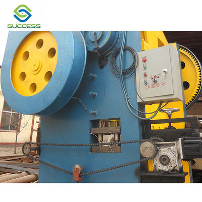 China 2.5-3.5m/min Máquina de soldadura de cercas controlada por PLC con soldadura de 1.0-3.0mm proveedor