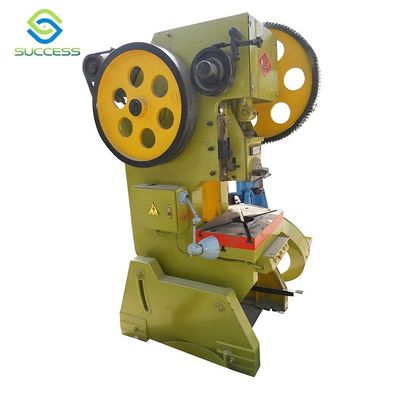 China Equipo de producción de cercas de primer nivel con ángulo de soldadura de 90° y grosor de soldadura de 1,0-3,0 mm proveedor